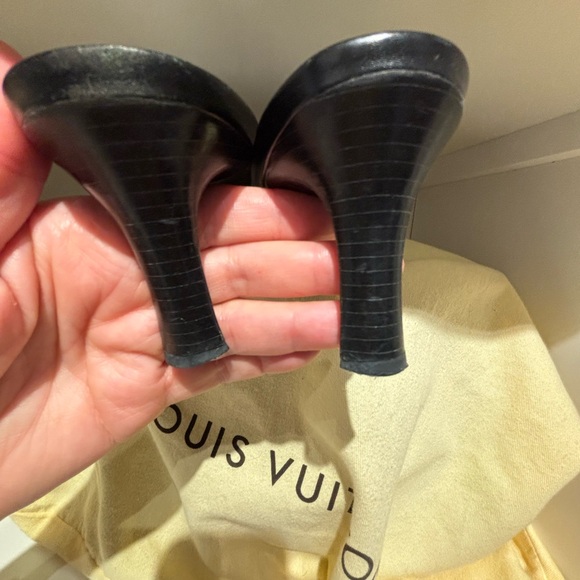 Carlos Santana Slingback Leather Sandal
Sexy style
Real leather
Wood 3” heel - Picture 8 of 9